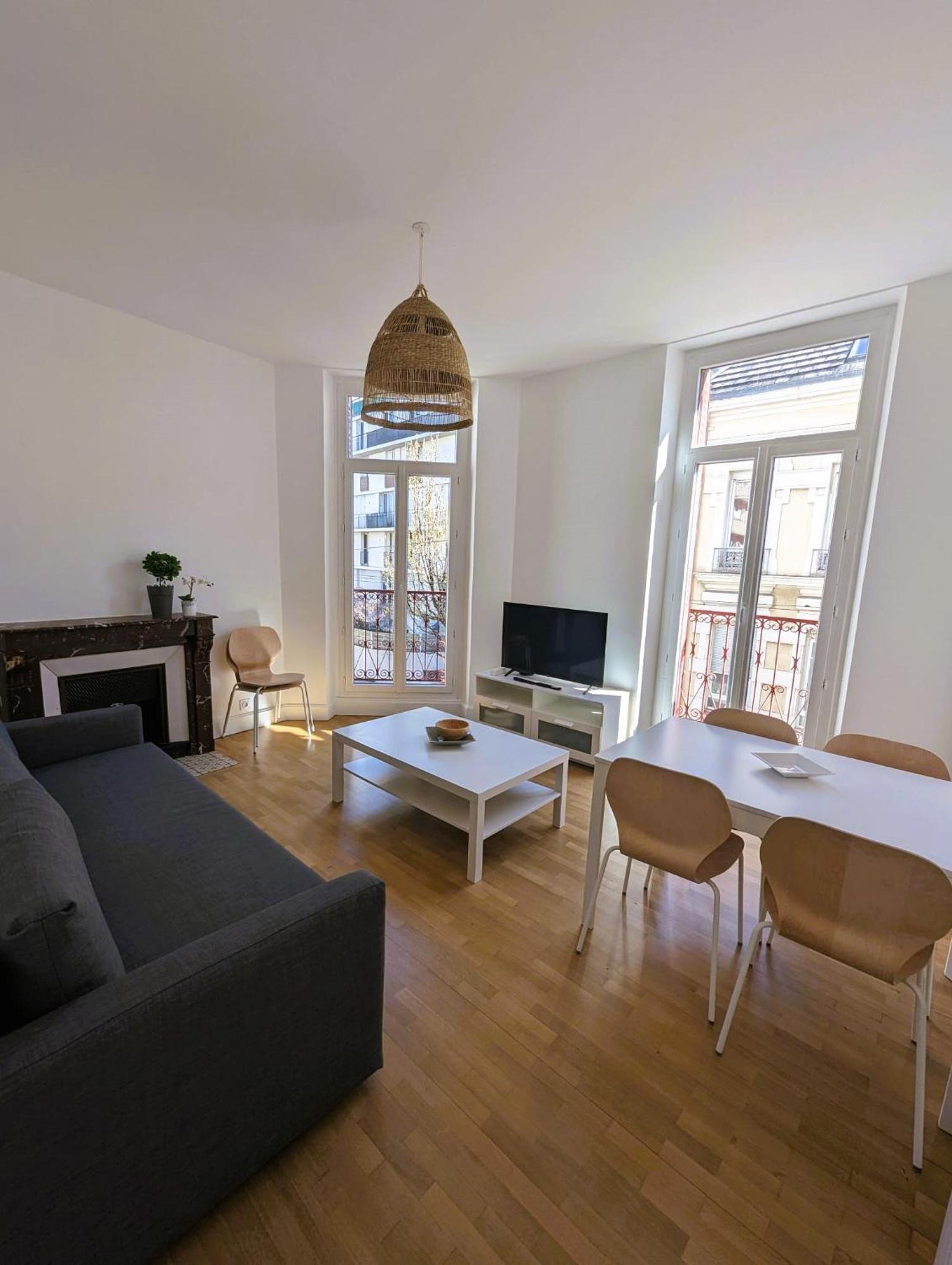 102 - Appart Renove Avec Grand Salon Et 1 Chambre - Tram Et Clinique Mutualiste A 1 Min Grenoble Exterior photo