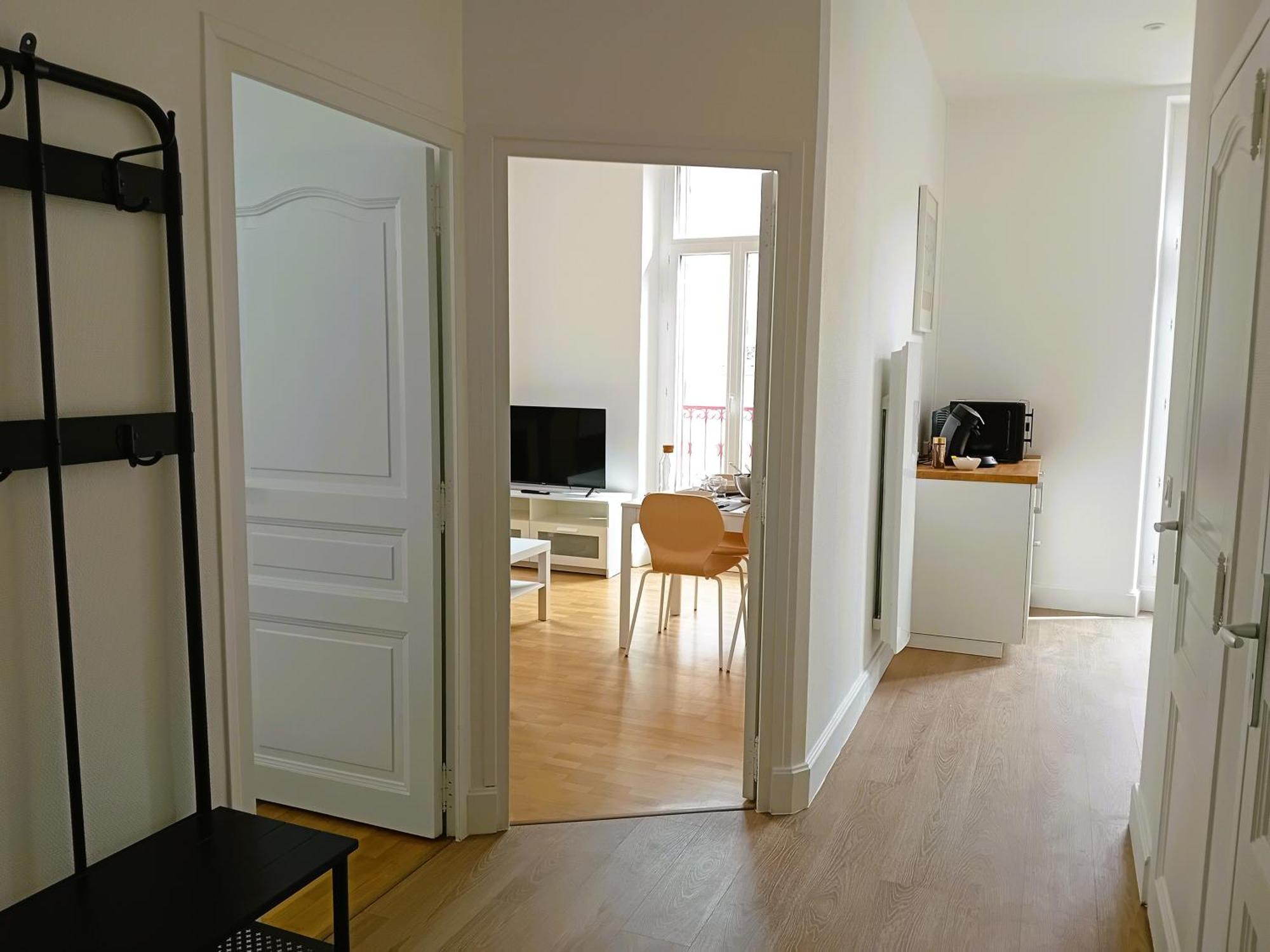 102 - Appart Renove Avec Grand Salon Et 1 Chambre - Tram Et Clinique Mutualiste A 1 Min Grenoble Exterior photo