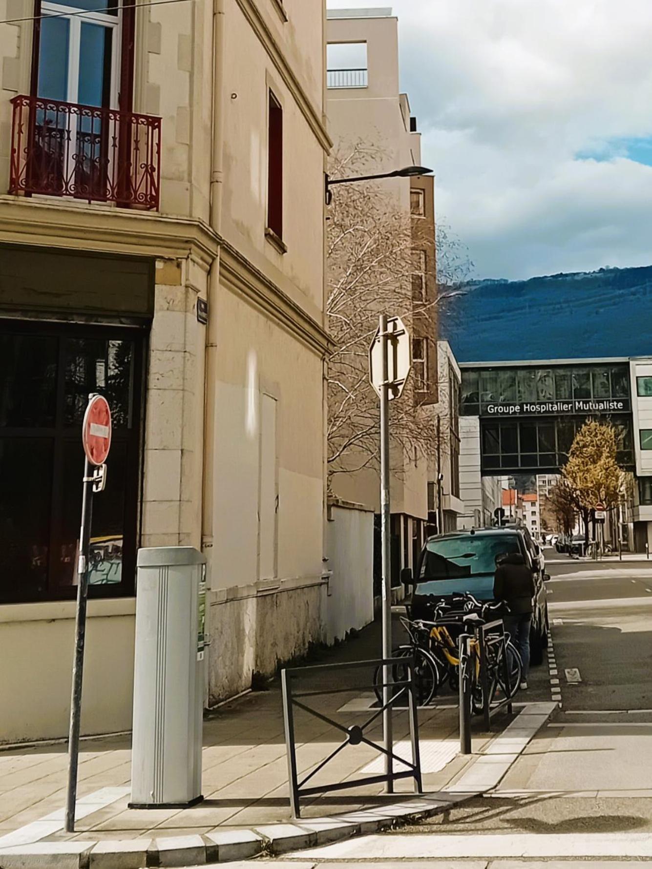 102 - Appart Renove Avec Grand Salon Et 1 Chambre - Tram Et Clinique Mutualiste A 1 Min Grenoble Exterior photo