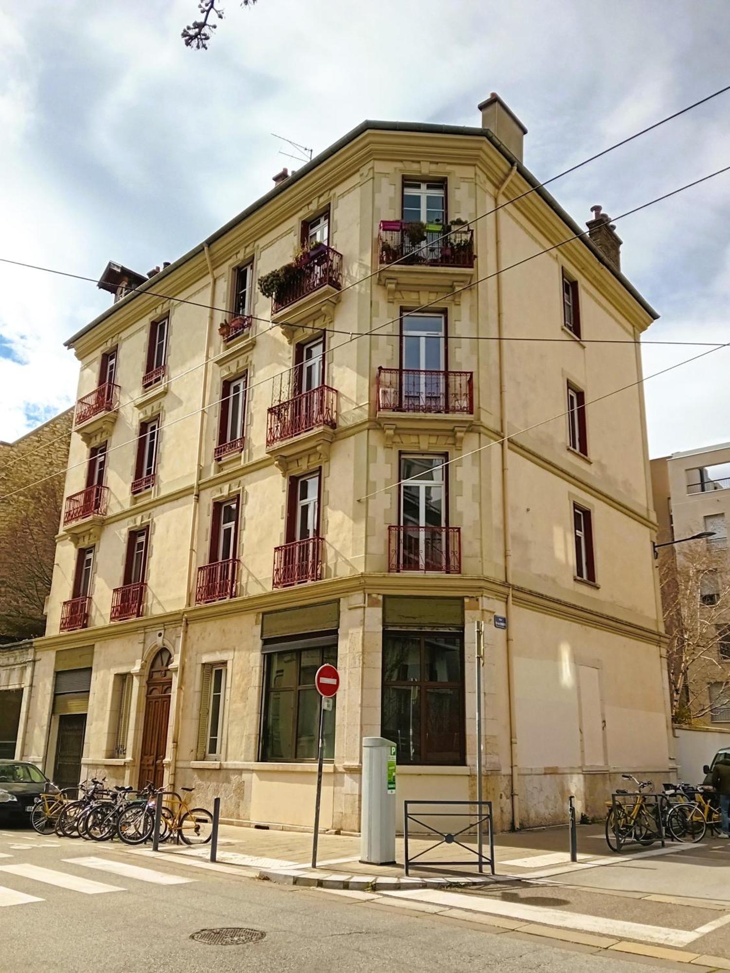 102 - Appart Renove Avec Grand Salon Et 1 Chambre - Tram Et Clinique Mutualiste A 1 Min Grenoble Exterior photo